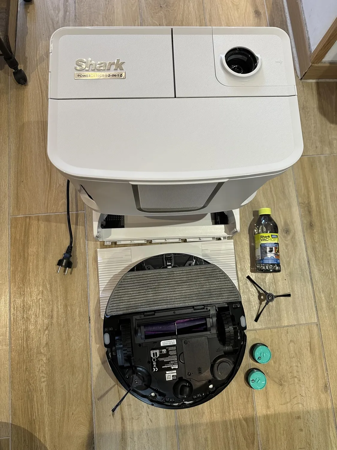 Shark PowerDetect ThermaCharged robot aspirapolvere essenziale