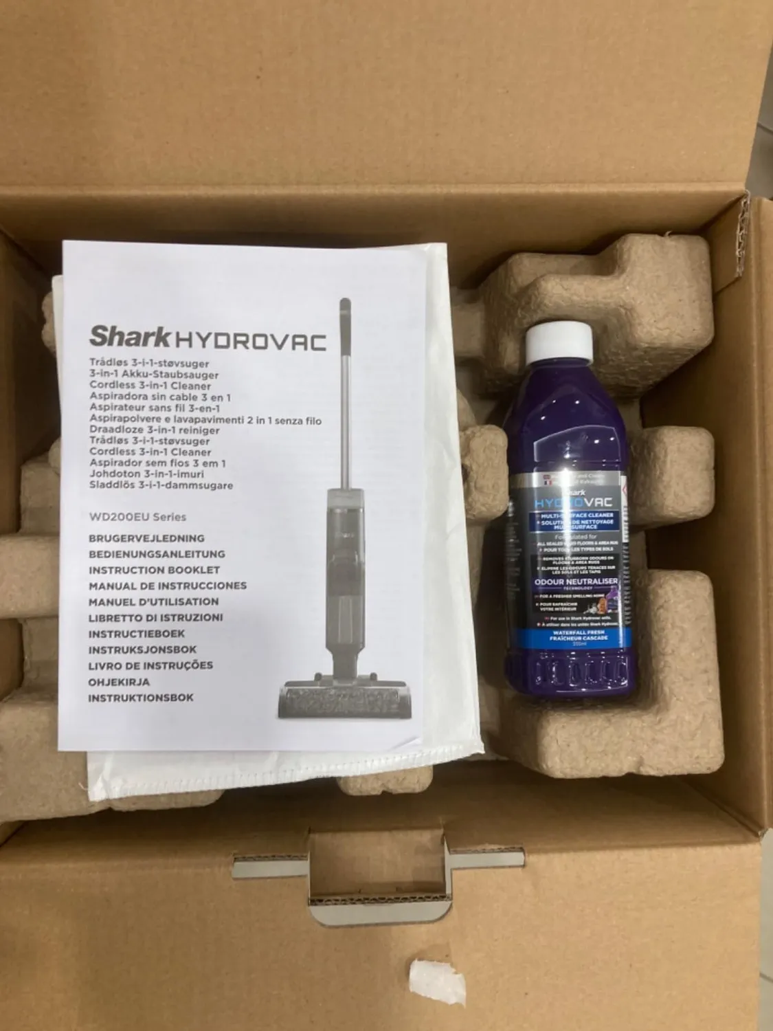 Shark HydroVac lavapavimenti senza filo nero