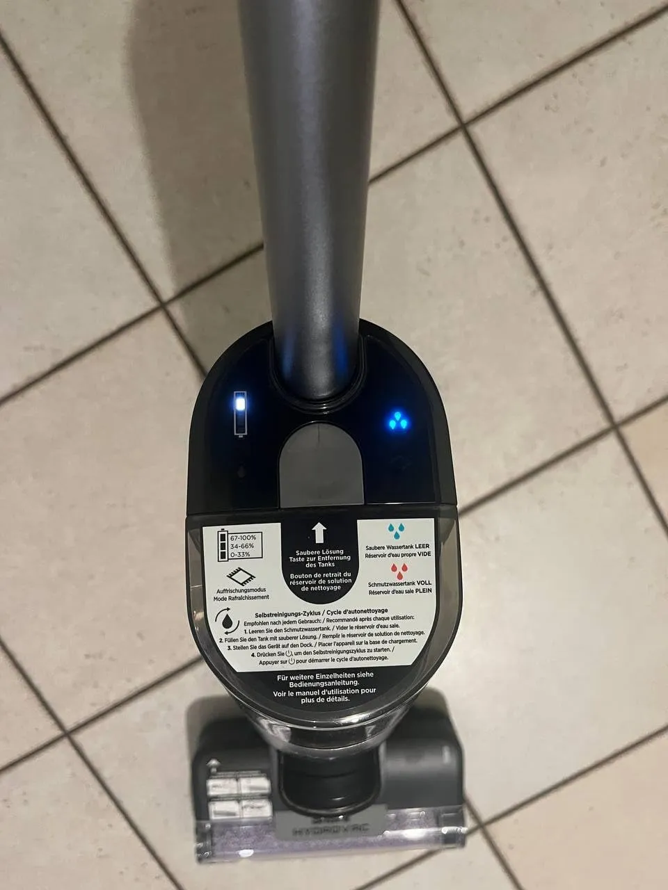 Shark HydroVac lavapavimenti senza filo nero