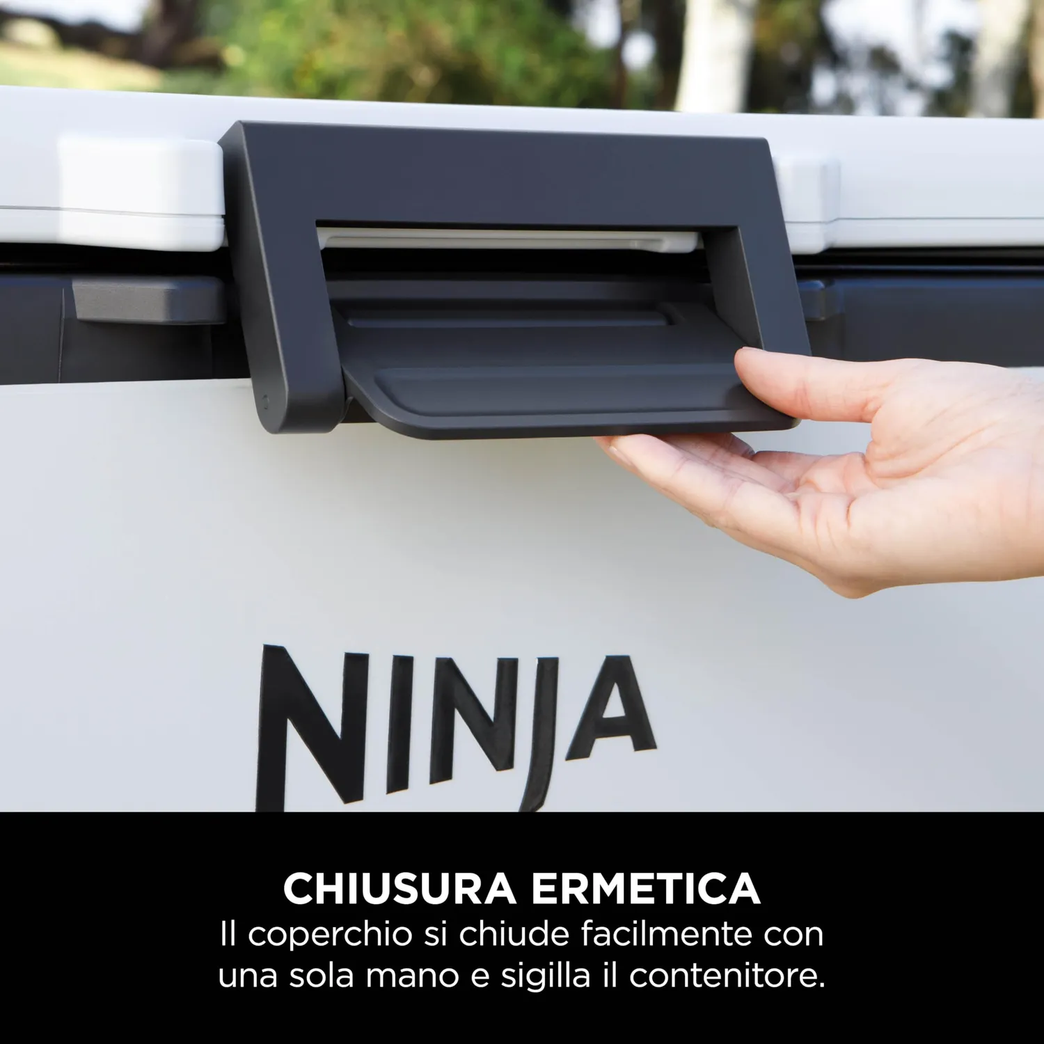 Ninja FrostVault FB265EUWH ghiacciaia 61L bianco con ruote