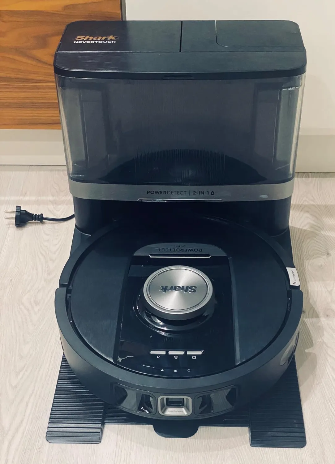 Shark PowerDetect NeverTouch Pro robot aspirapolvere nero