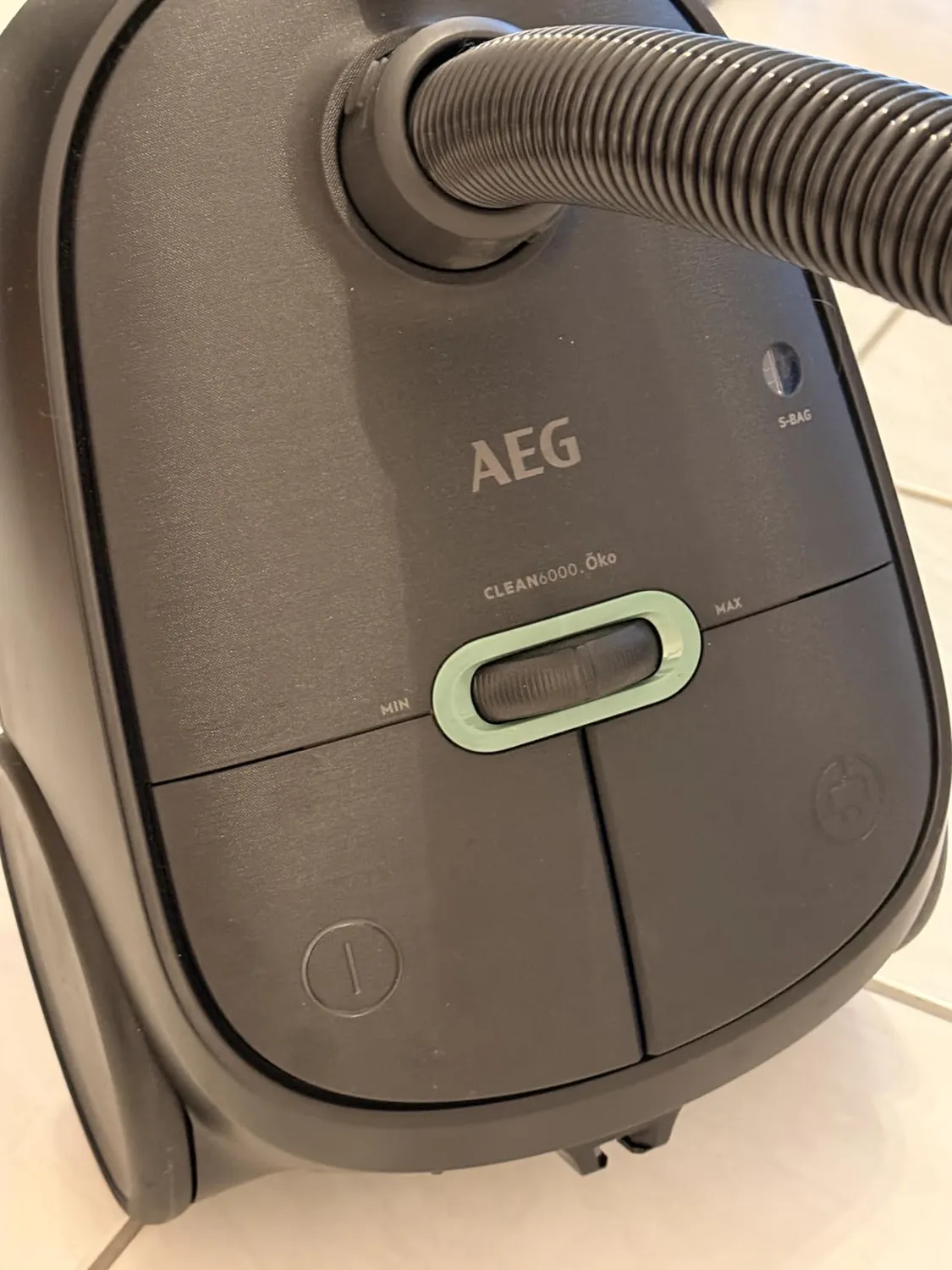 AEG Clean 6000 AB61C1OKO Aspirapolvere 750W