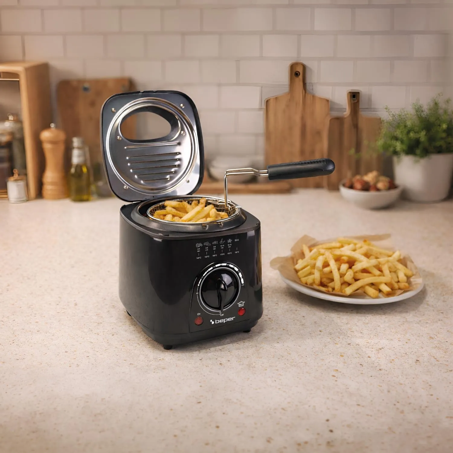 Beper P101FRI100 Friggitrice 1 L 950W con Oblò Nera