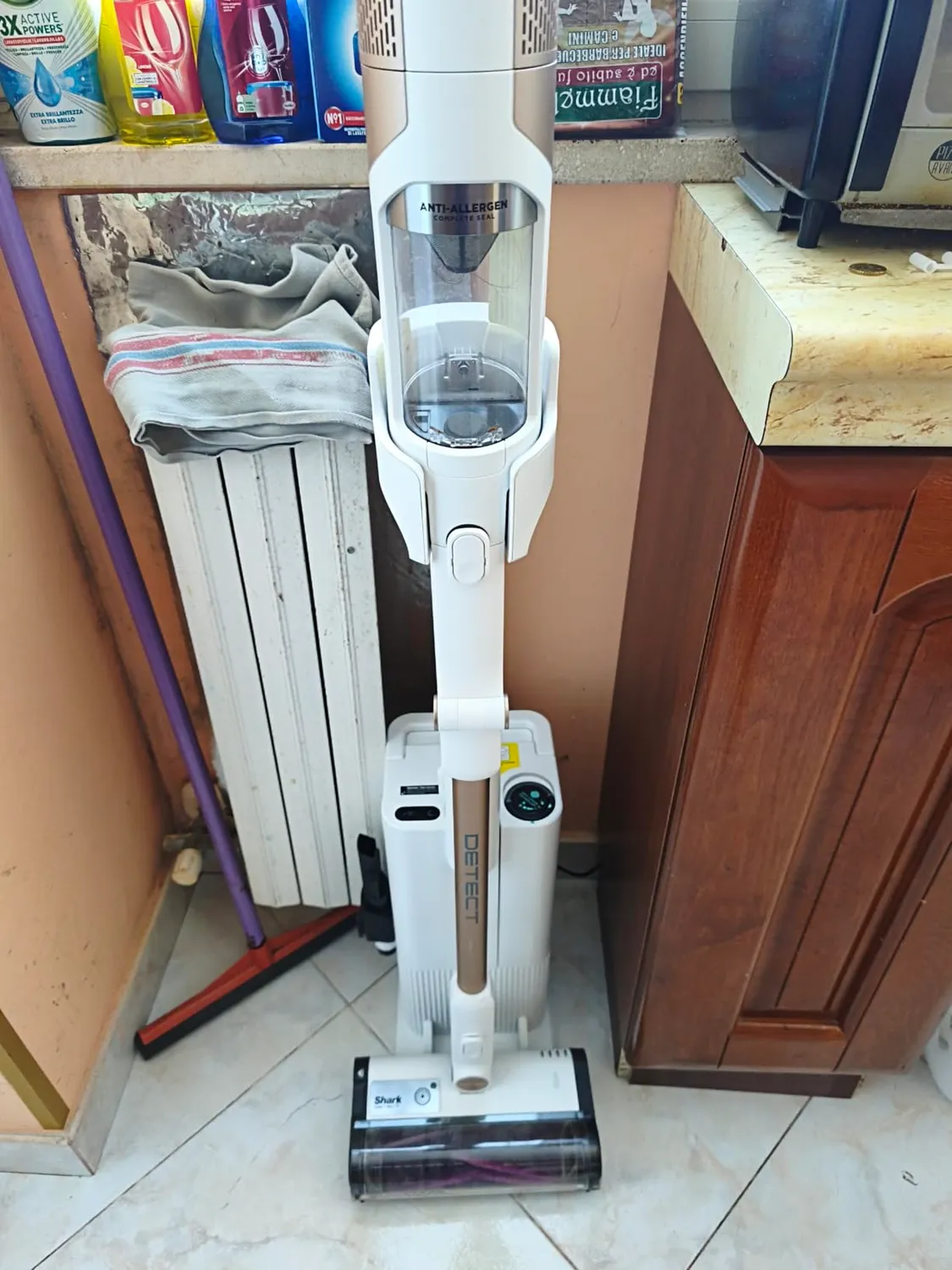 Shark Detect Clean & Empty IW3612EU aspirapolvere senza filo bianco 2L