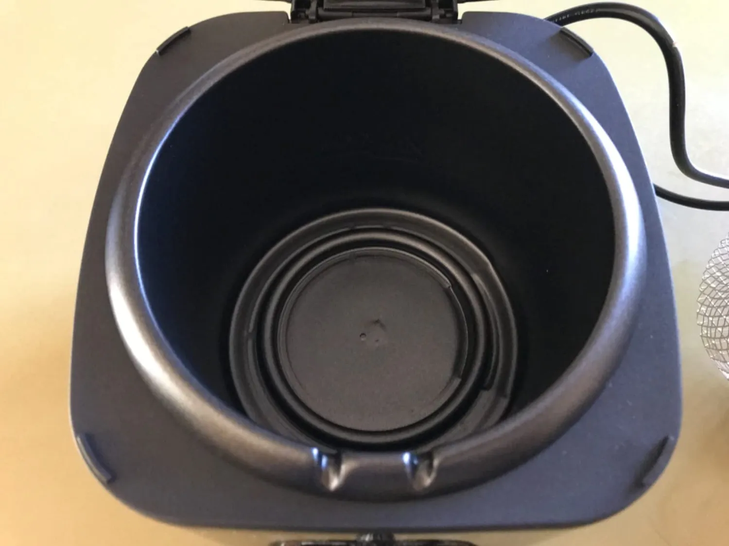Beper P101FRI100 Friggitrice 1 L 950W con Oblò Nera