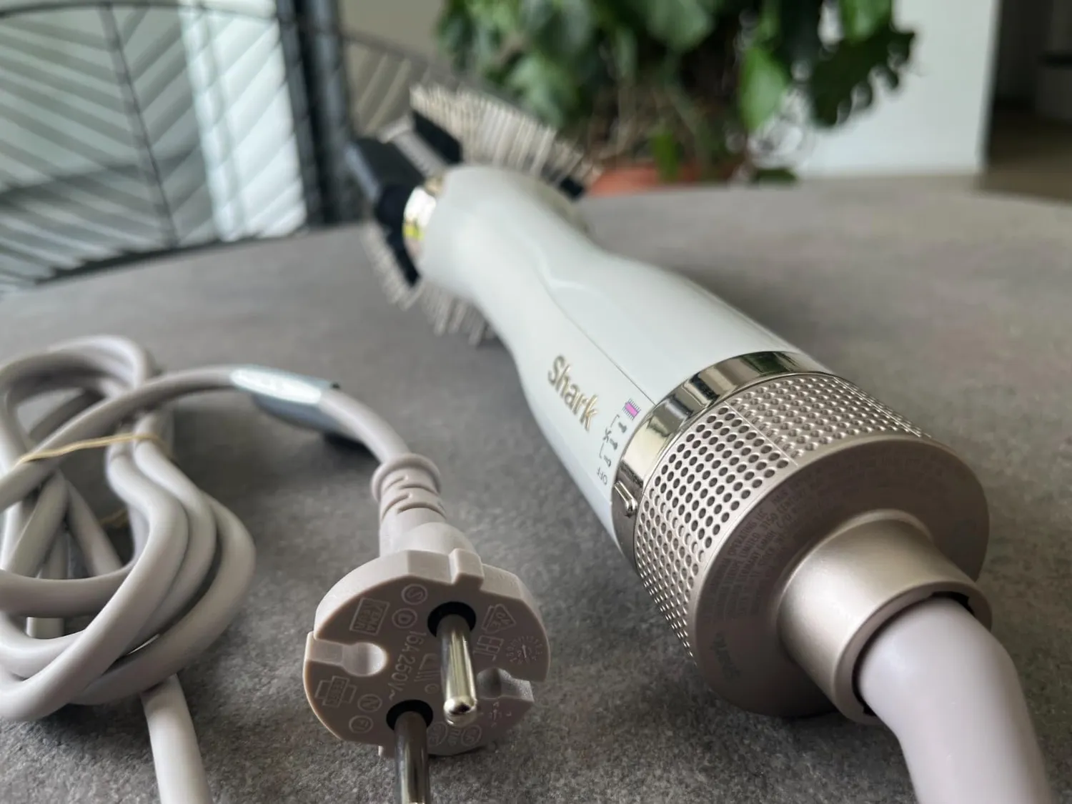 Shark SmoothStyle HT212EU Spazzola ad Aria Calda Bianca