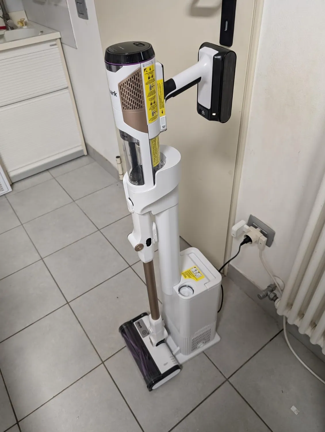 Shark Detect Clean & Empty IW3612EU aspirapolvere senza filo bianco 2L