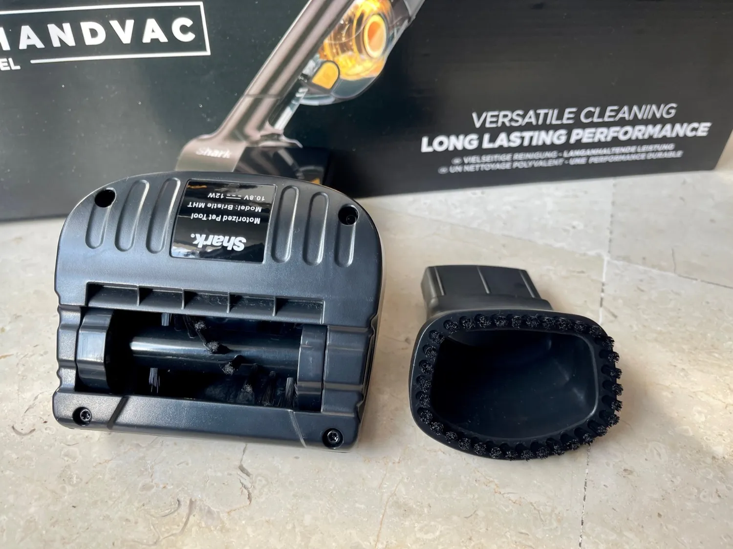 Shark Aspirabriciole senza filo portatile con pet tool nero