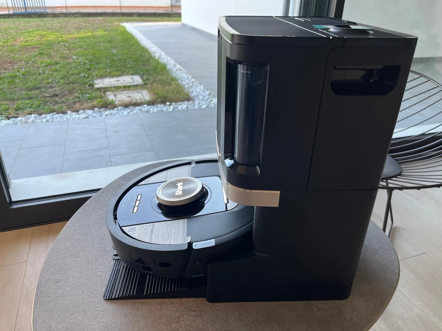 Shark PowerDetect NeverTouch Pro robot aspirapolvere nero 60 giorni
