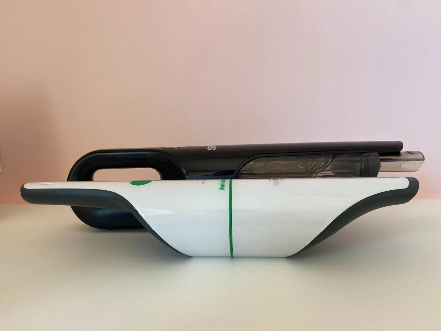 Shark Aspirabriciole senza filo portatile con pet tool nero