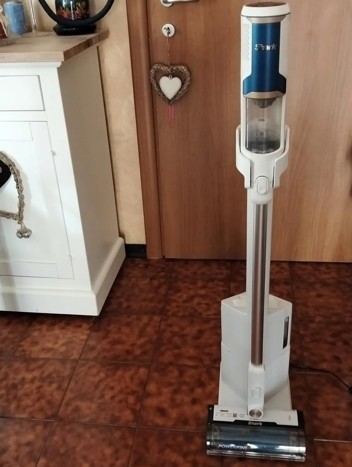 Shark Clean & Empty Aspirapolvere Senza Filo base auto