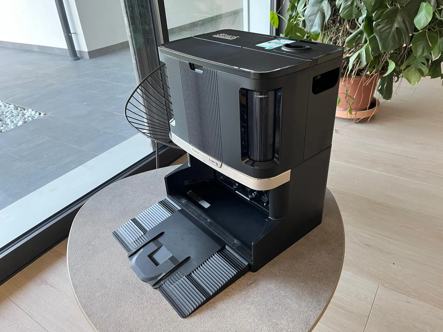 Shark PowerDetect NeverTouch Pro robot aspirapolvere nero 60 giorni