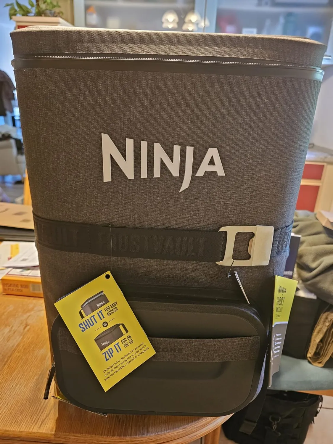 Ninja FrostVault Go Zaino Frigo 17L Grigio 24 Lattine