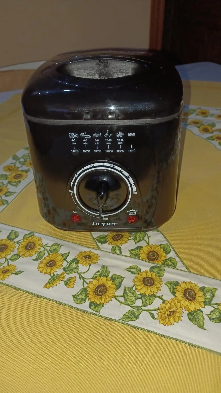Beper P101FRI100 Friggitrice 1 L 950W con Oblò Nera