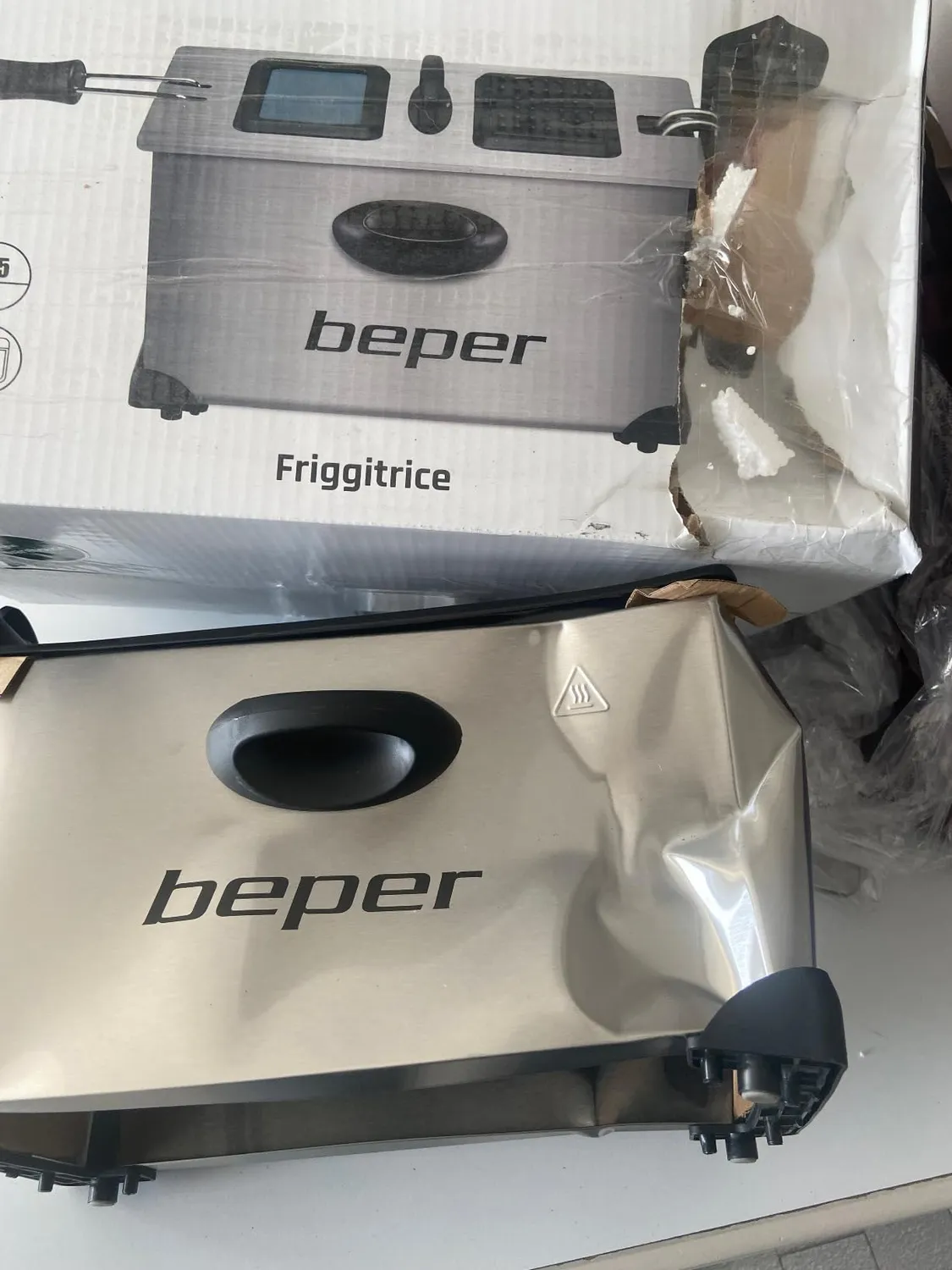 Beper P101FRI100 Friggitrice 1 L 950W con Oblò Nera