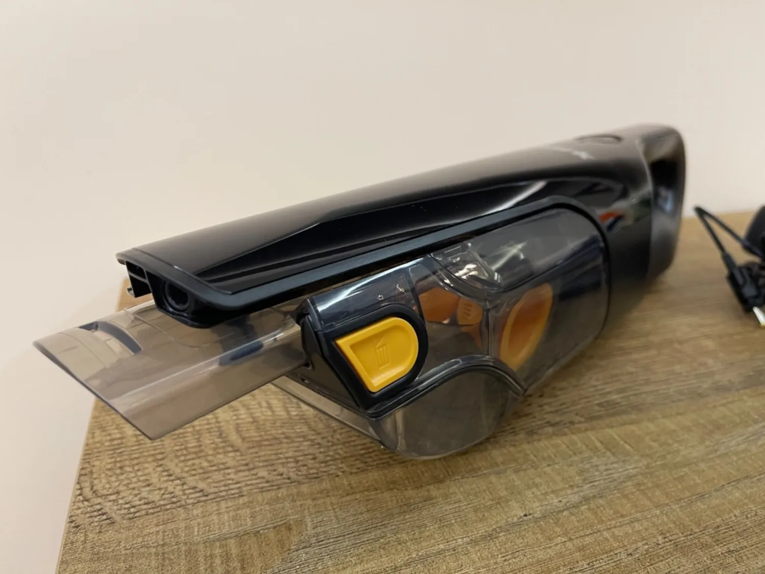 Shark Aspirabriciole senza filo portatile con pet tool nero
