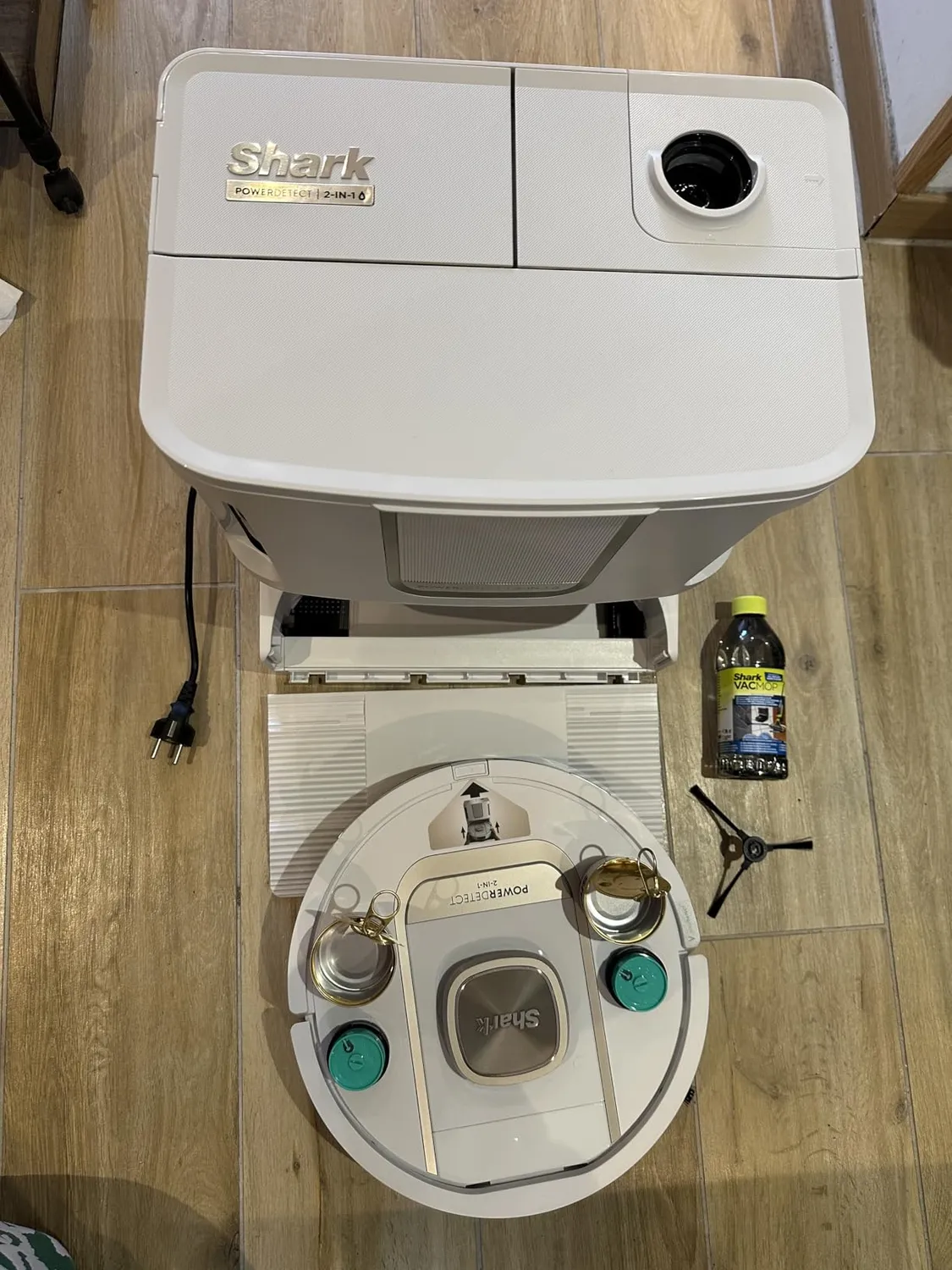 Shark PowerDetect ThermaCharged robot aspirapolvere essenziale