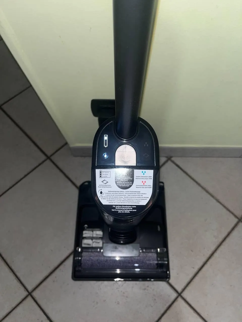 Shark HydroVac lavapavimenti senza filo nero