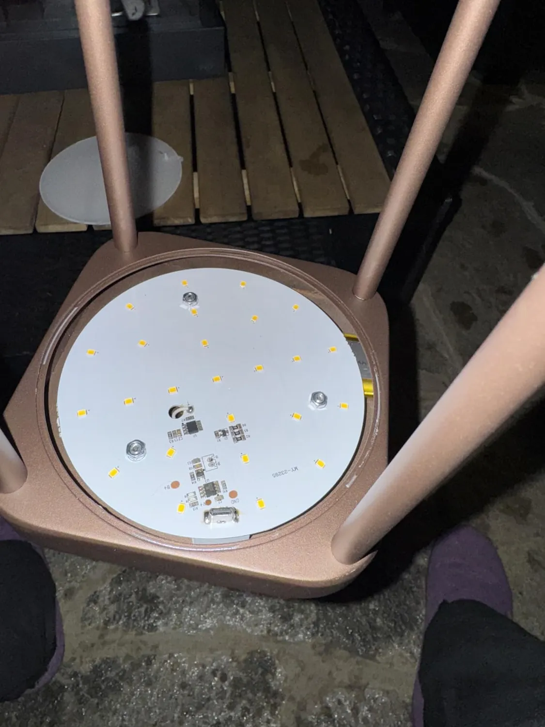 Beper P207ILI102 lampada tavolo LED corten ricaricabile