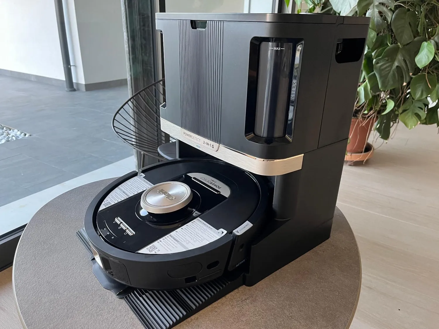 Shark PowerDetect NeverTouch Pro robot aspirapolvere nero 60 giorni
