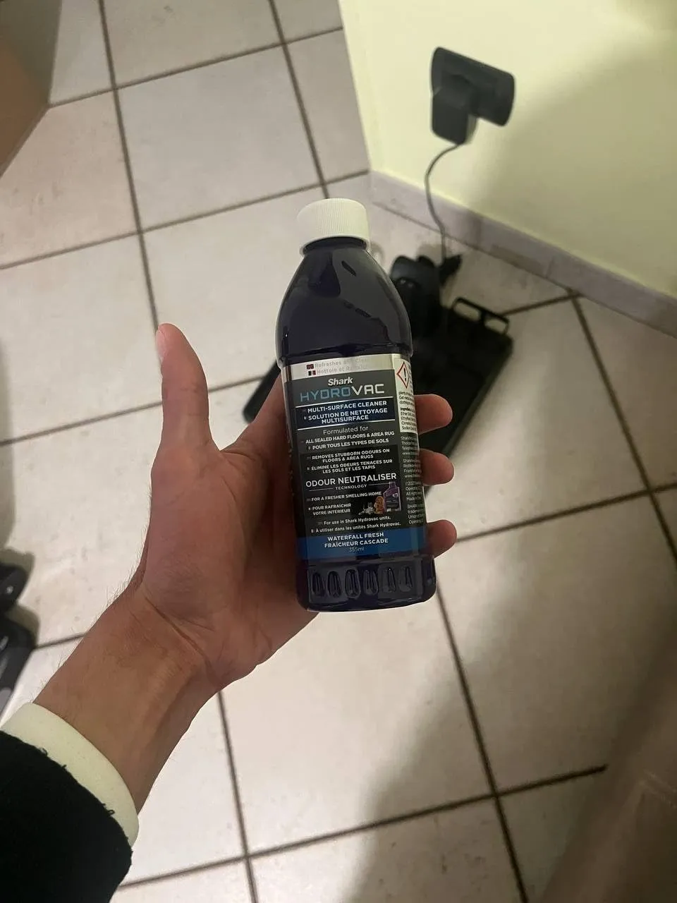 Shark HydroVac lavapavimenti senza filo nero