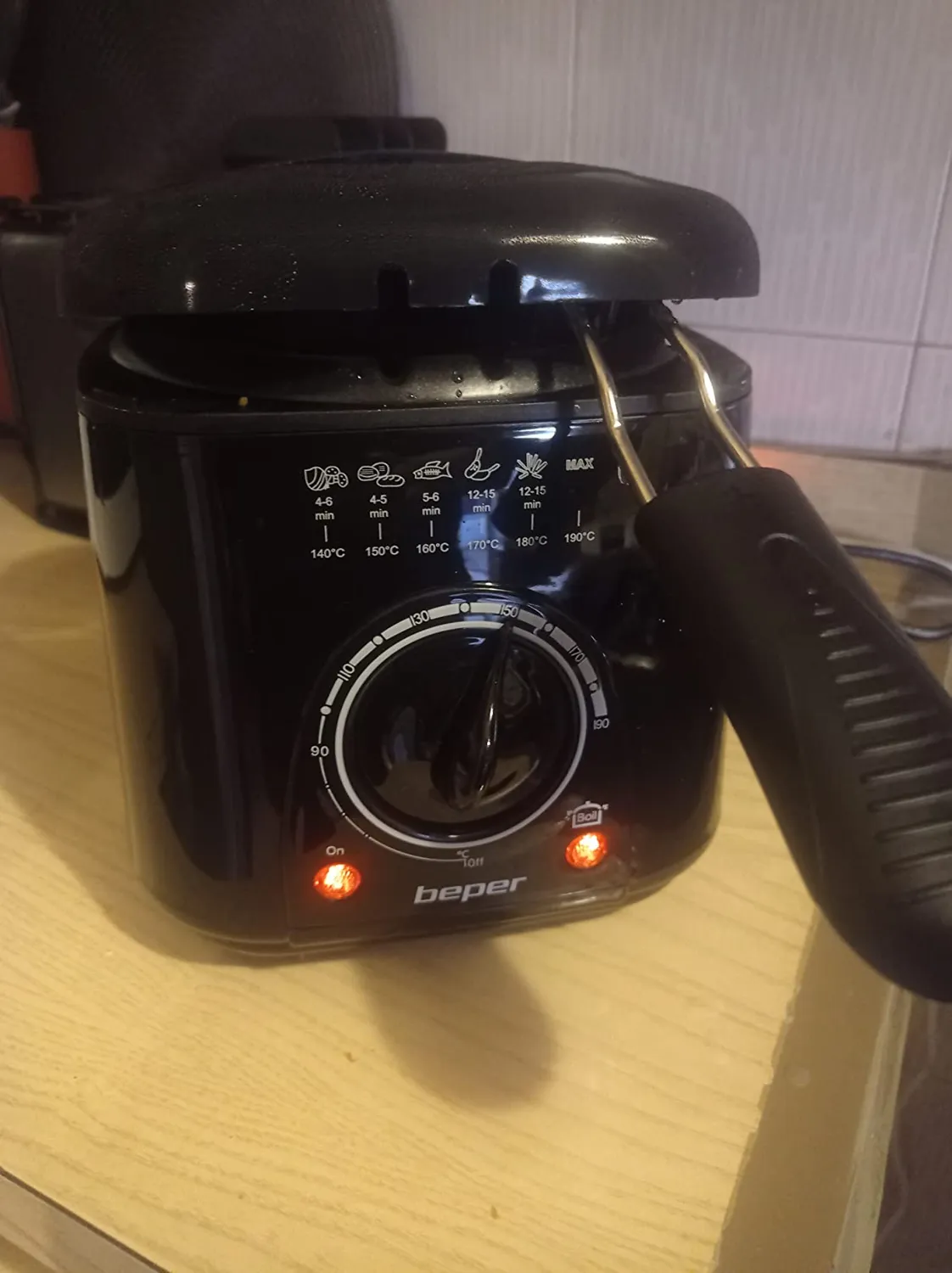 Beper P101FRI100 Friggitrice 1 L 950W con Oblò Nera