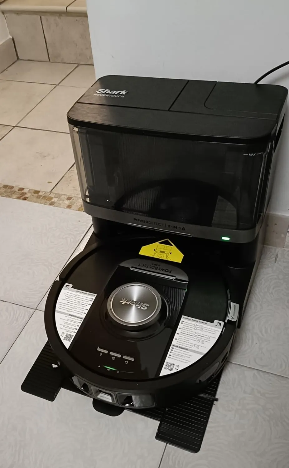 Shark PowerDetect NeverTouch Pro robot aspirapolvere nero