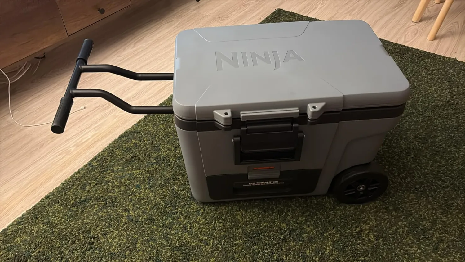 Ninja FrostVault FB265EUWH ghiacciaia 61L bianco con ruote