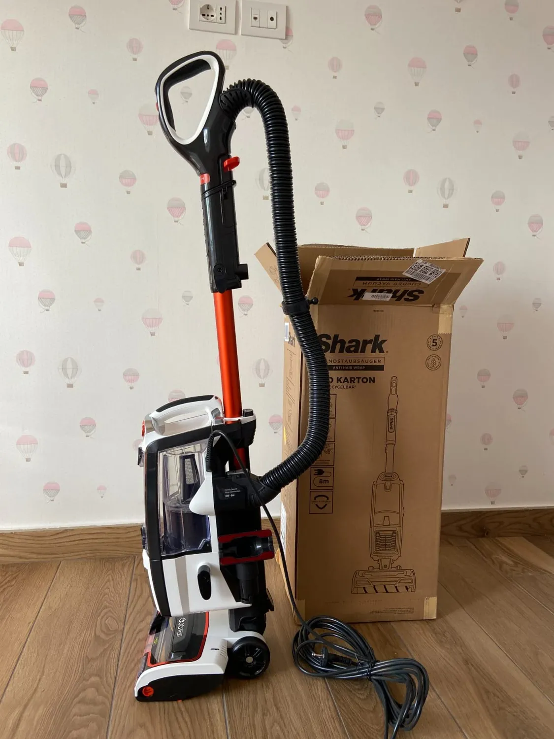 Shark NZ801EU Aspirapolvere con Filo 0,83L