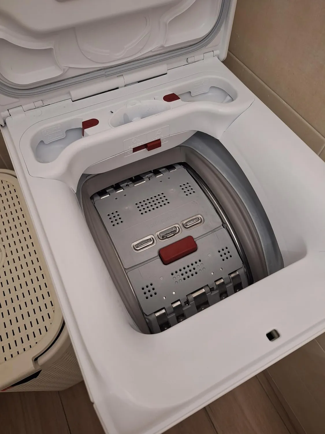 AEG Serie 6000 LTR6G26A lavatrice 6 kg classe A