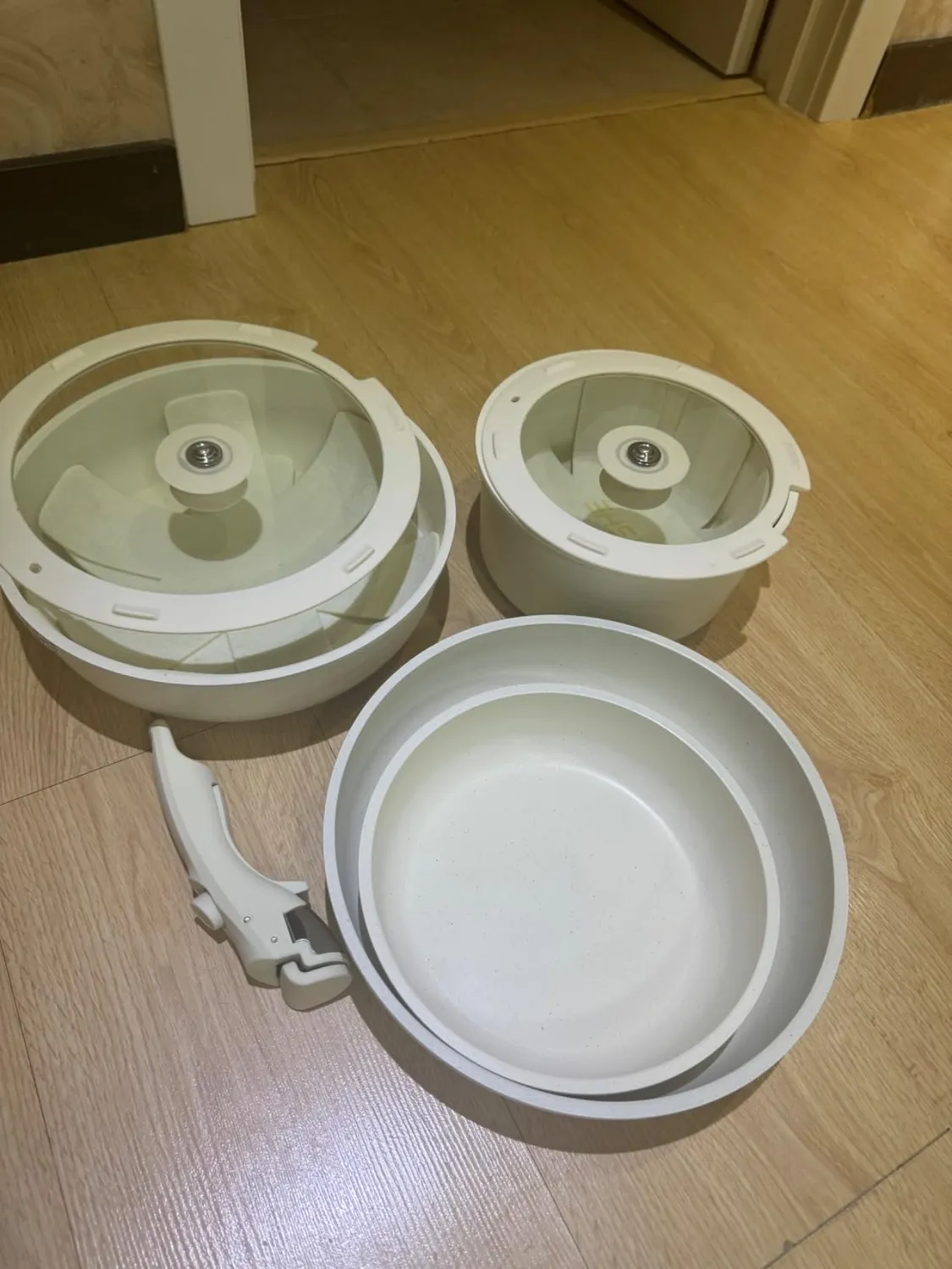 YASHE set 13 pentole e padelle antiaderenti manico staccabile crema