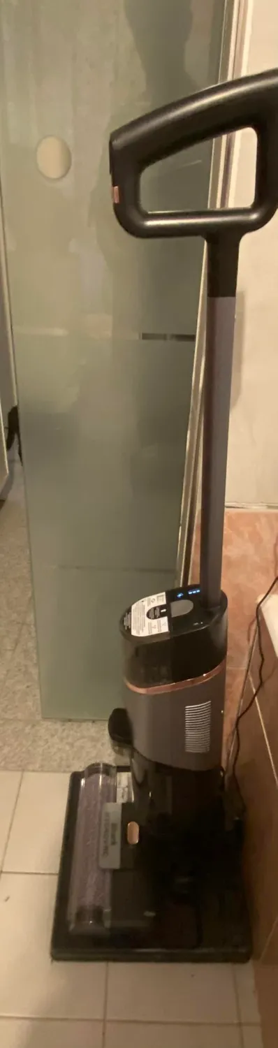 Shark HydroVac lavapavimenti senza filo nero